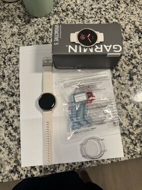 garmin Vívóactive 5 Watch - Cream Gold Ivory